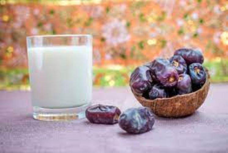 Benefits of Dates (Khazoor) with Milk at Night